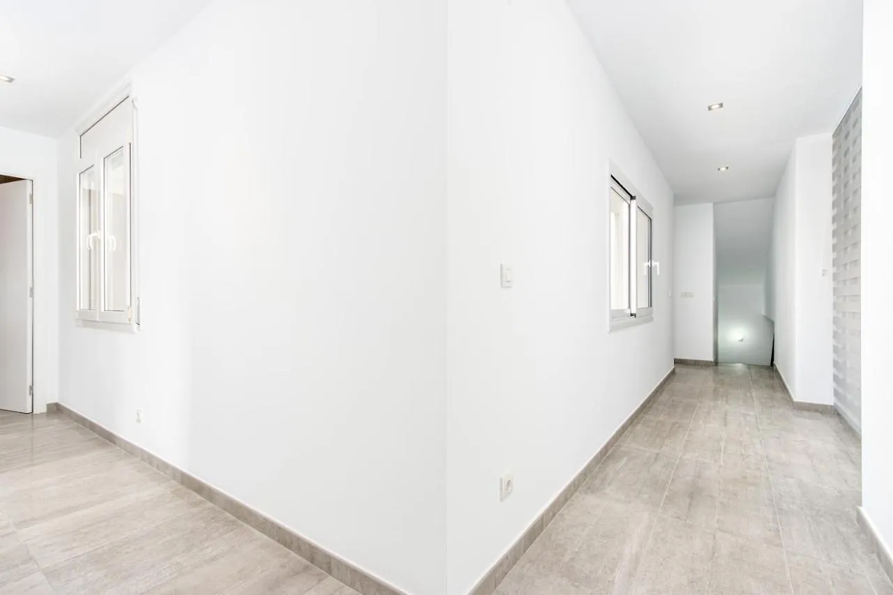 Goldhome - New House With Private Heated Pool, Parking, Wifi, Games Room Empuriabrava